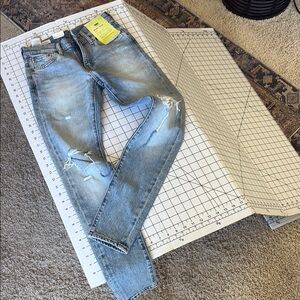 Levi’s NWT Blue Distressed Stretch Jeans